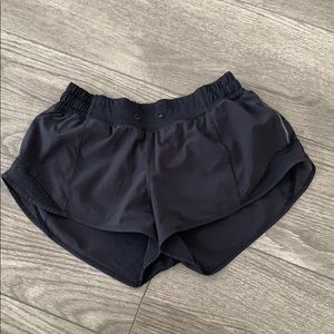 Lululemon hotty shorts 2.5